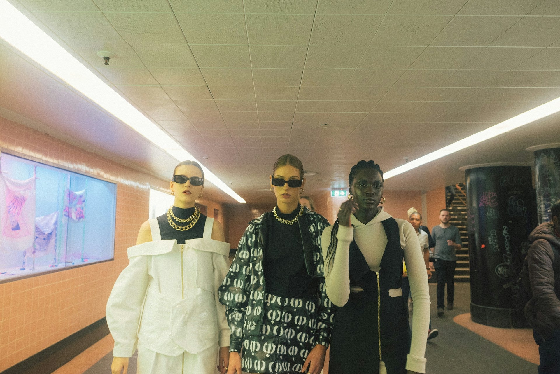 Capsule Wardrobe Anleitung: Maximiere deinen Kleiderschrank mit minimalem Aufwand