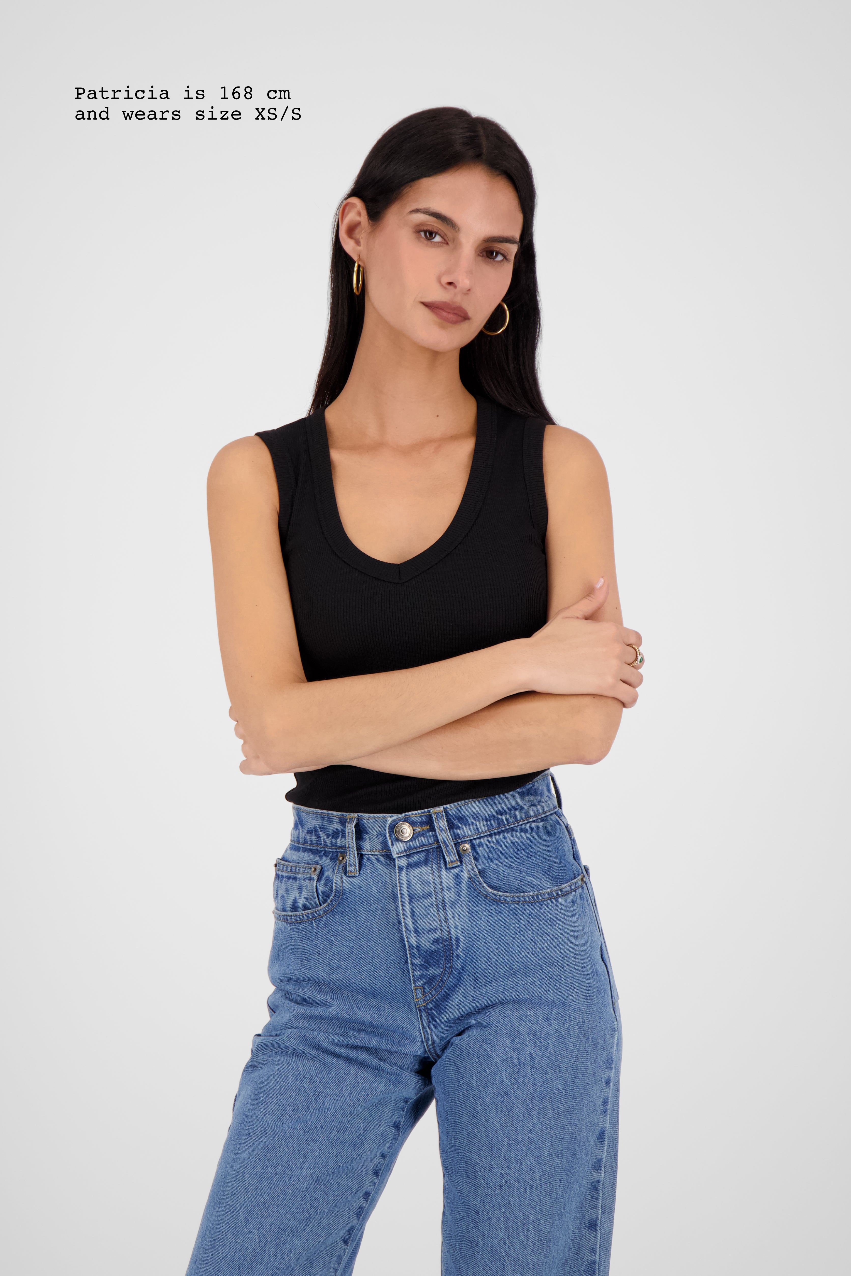RIBBED V-NECK TOP