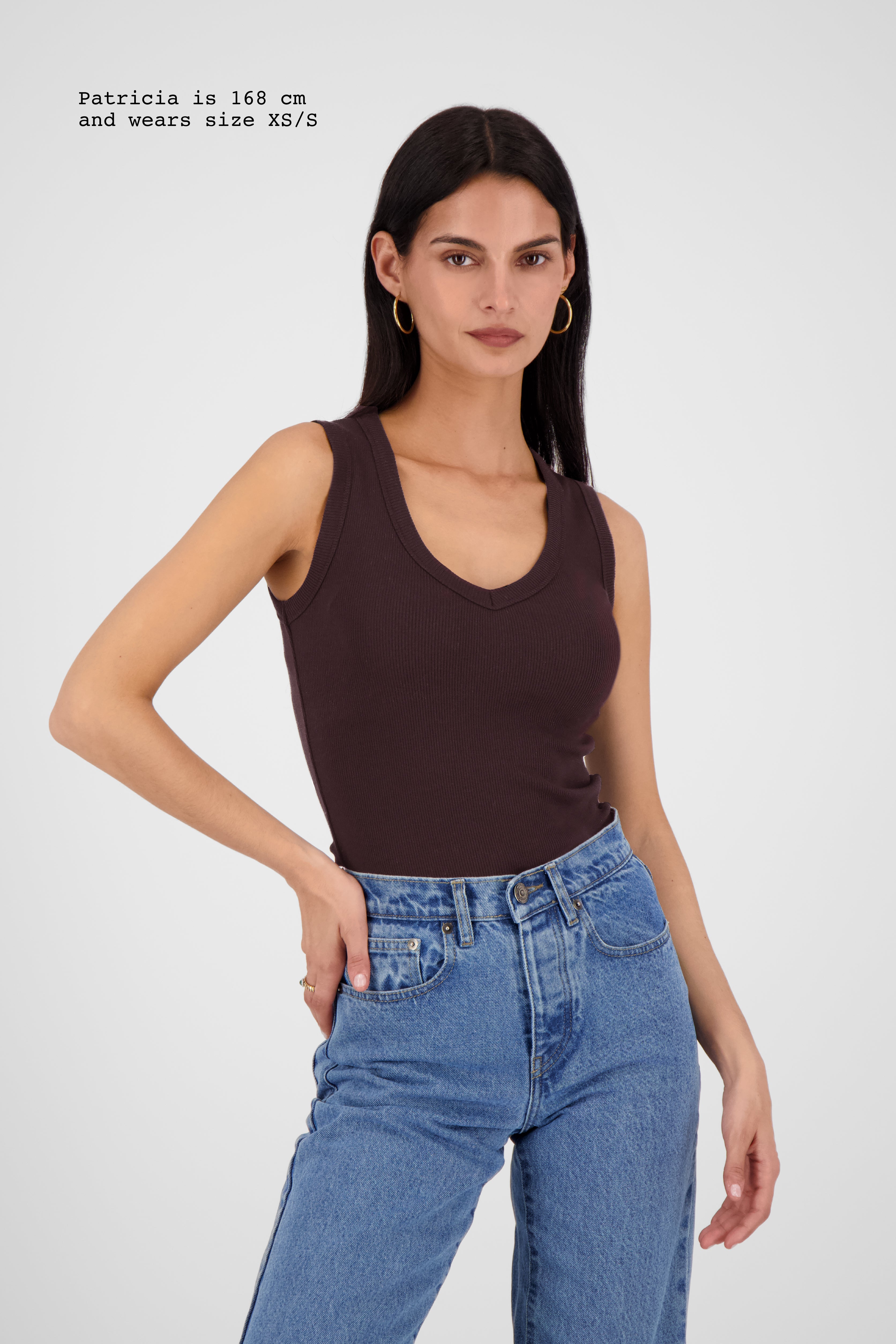 RIBBED V-NECK TOP