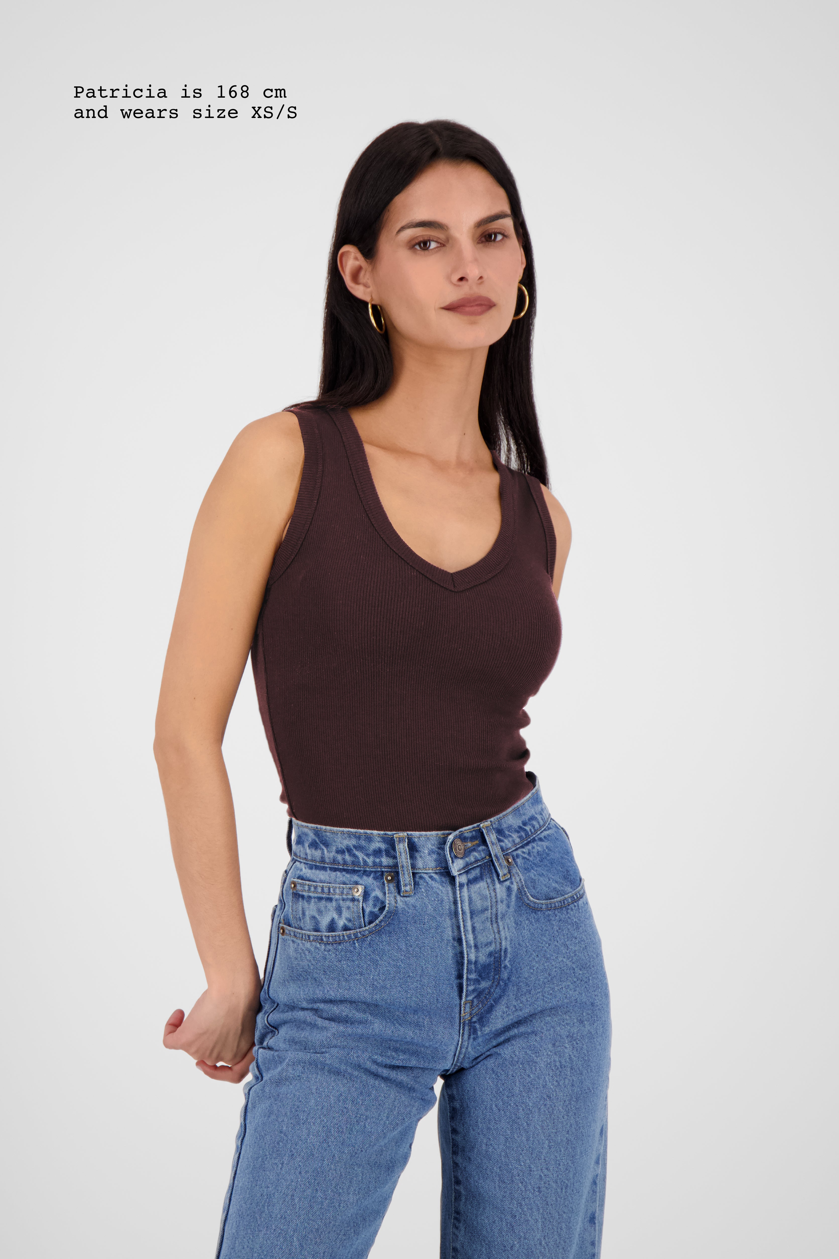 RIBBED V-NECK TOP