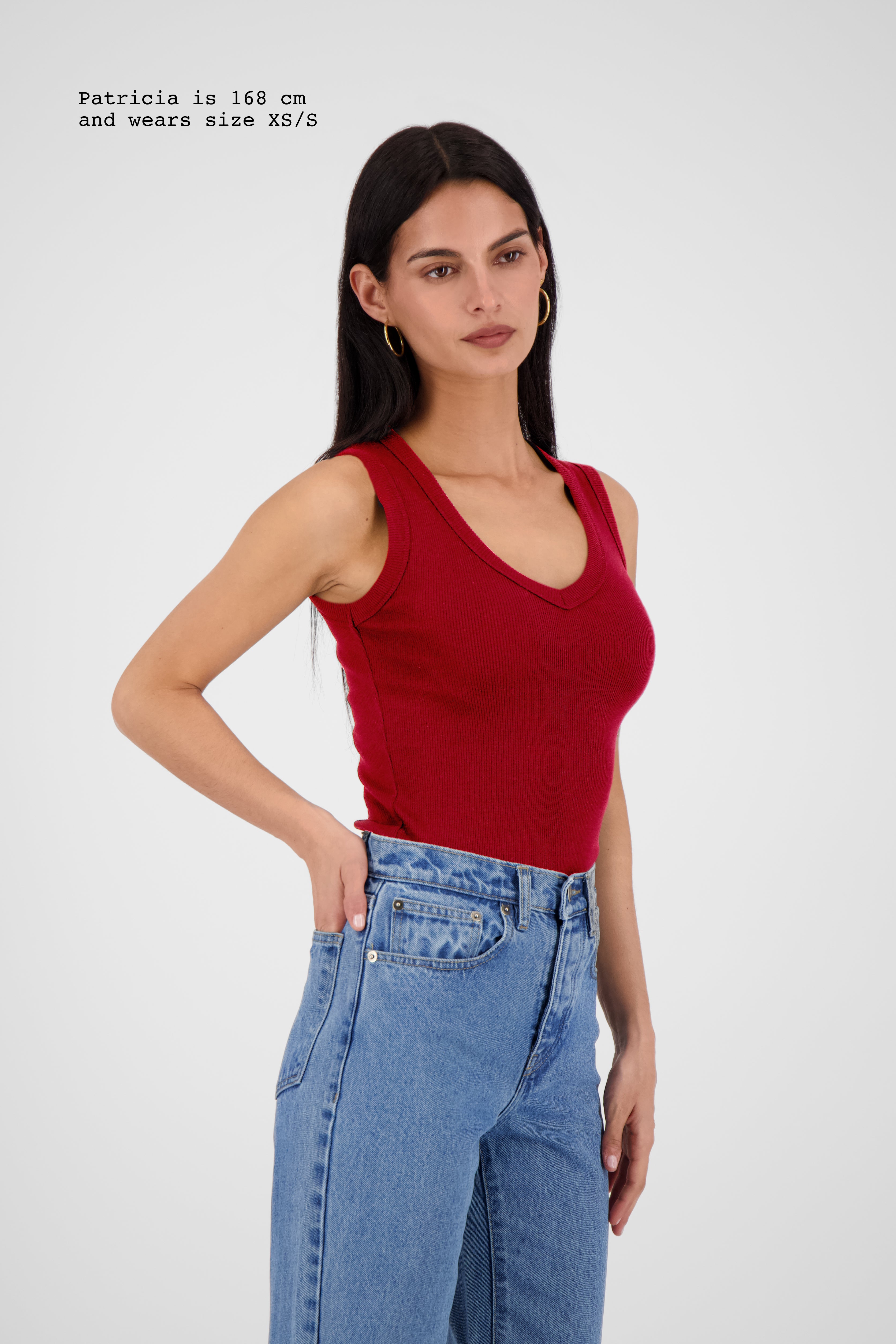 RIBBED V-NECK TOP