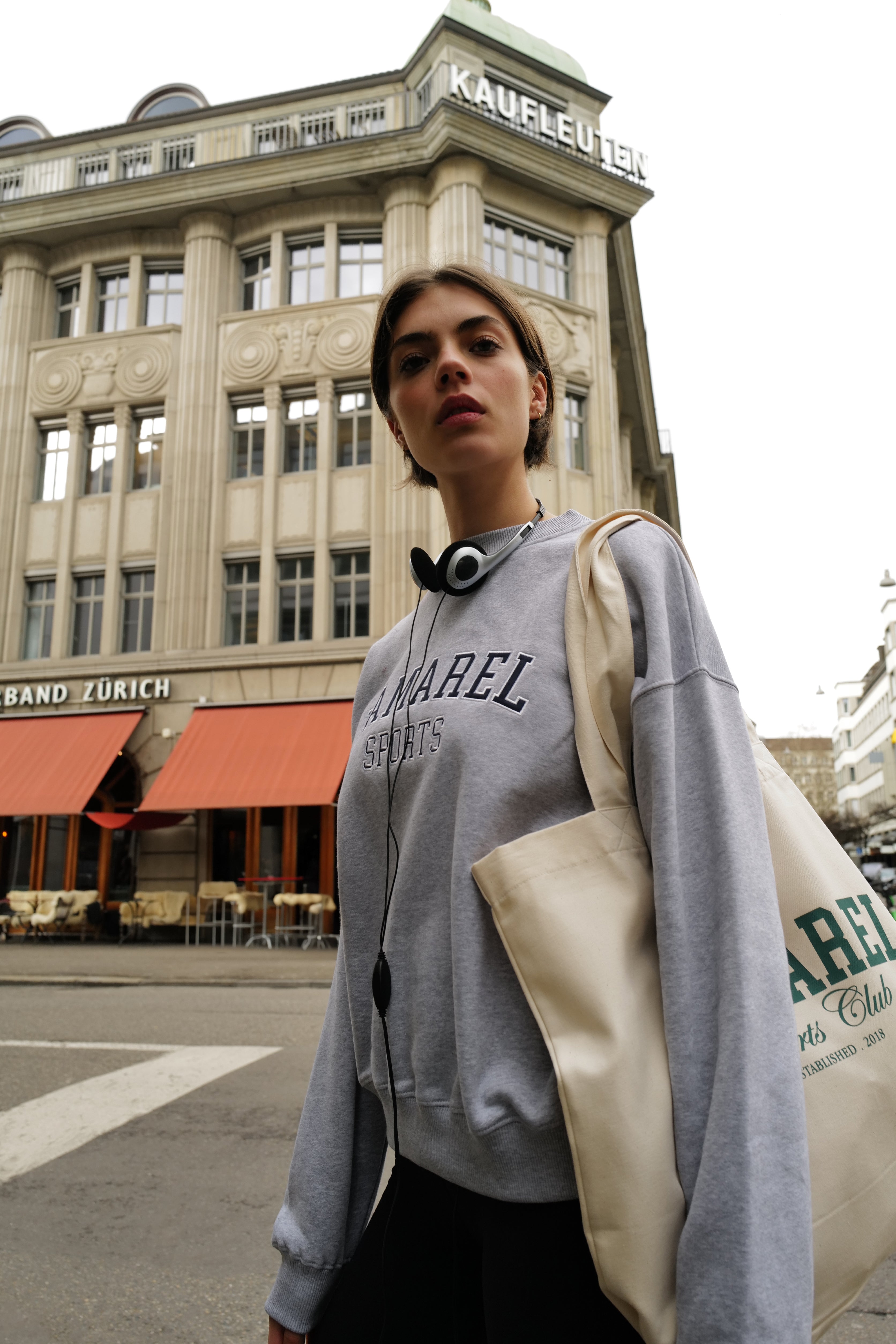 LAMAREL SPORTS OVERSIZED SWEATER